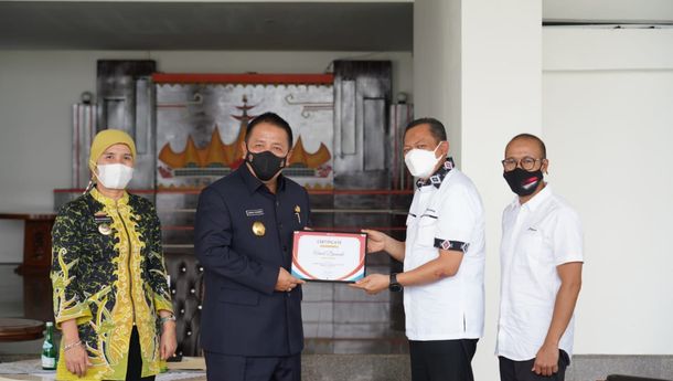 Dukung Percepatan Program Pertashop, Pertamina Beri Penghargaan ke Gubernur Lampung