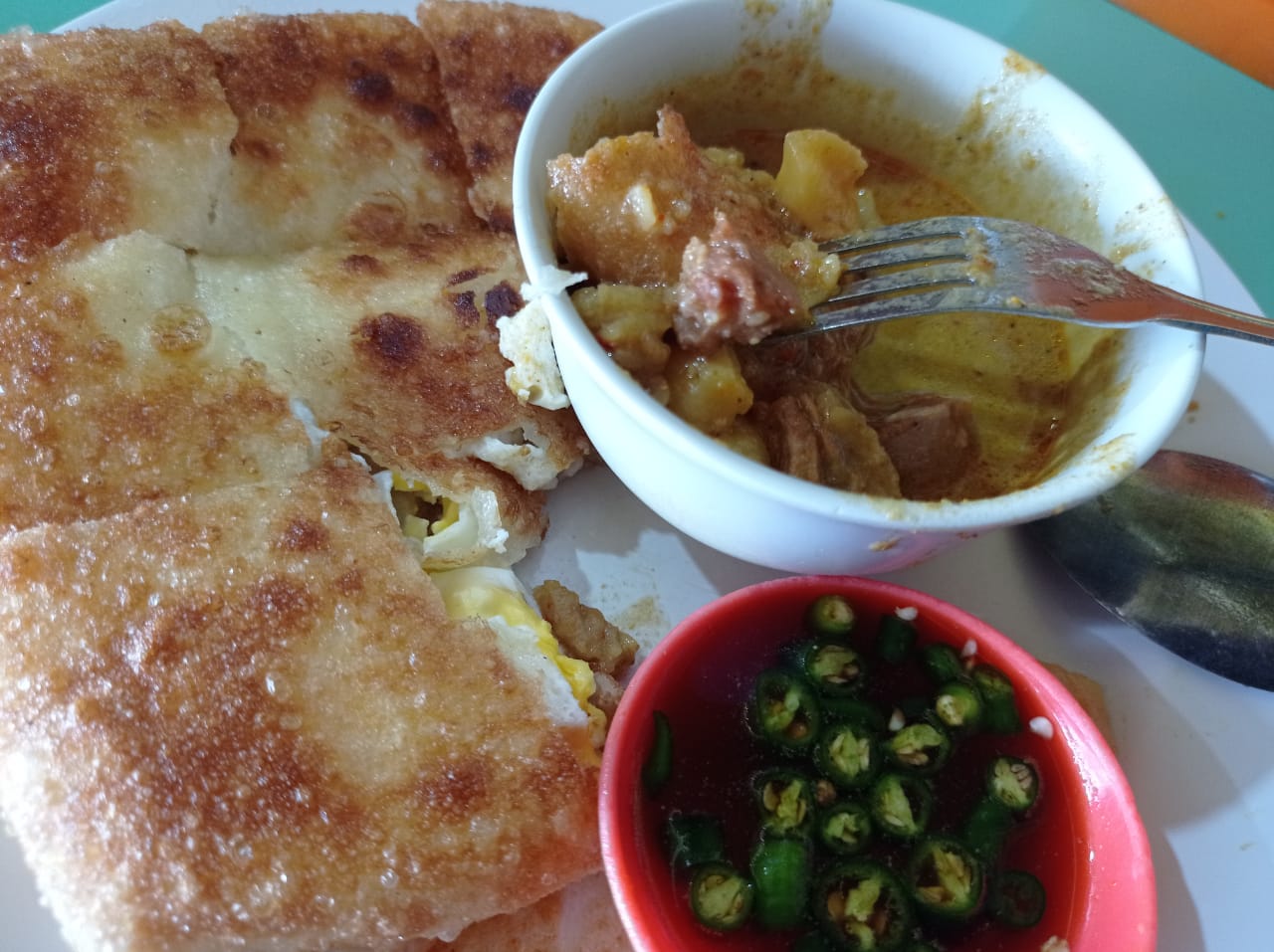 Martabak telur kuah kari