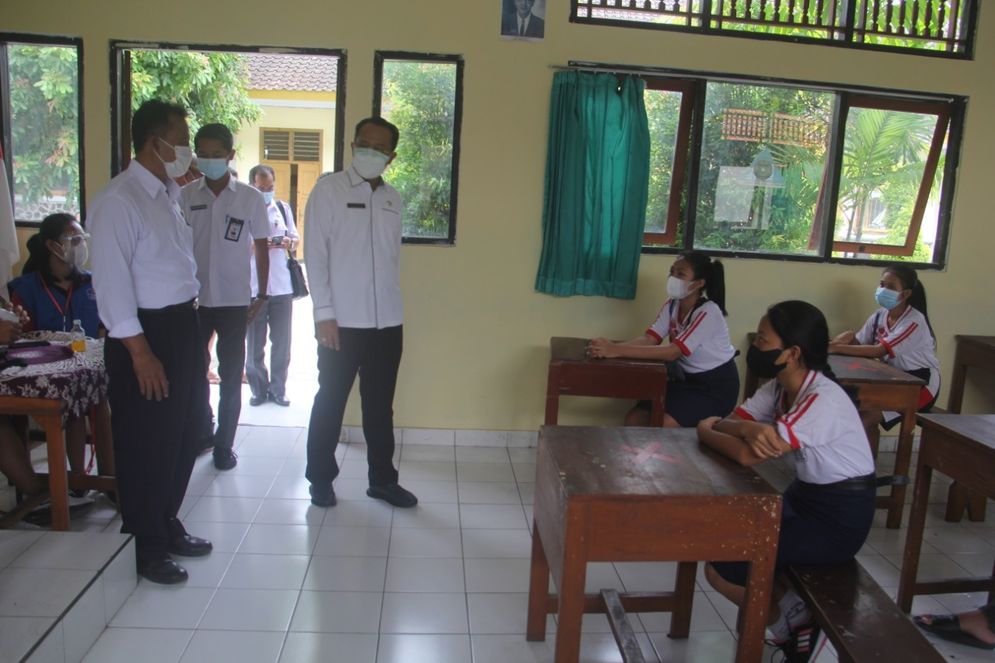 Tinjau vaksinasi.jpeg