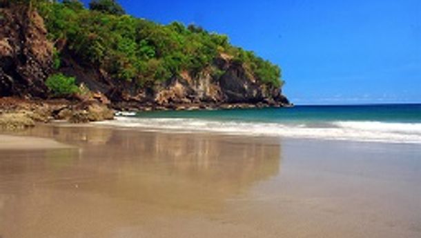 Indahnya Pesona Pantai Berpasir Hitam Ena Gera, di Nagekeo - Flores