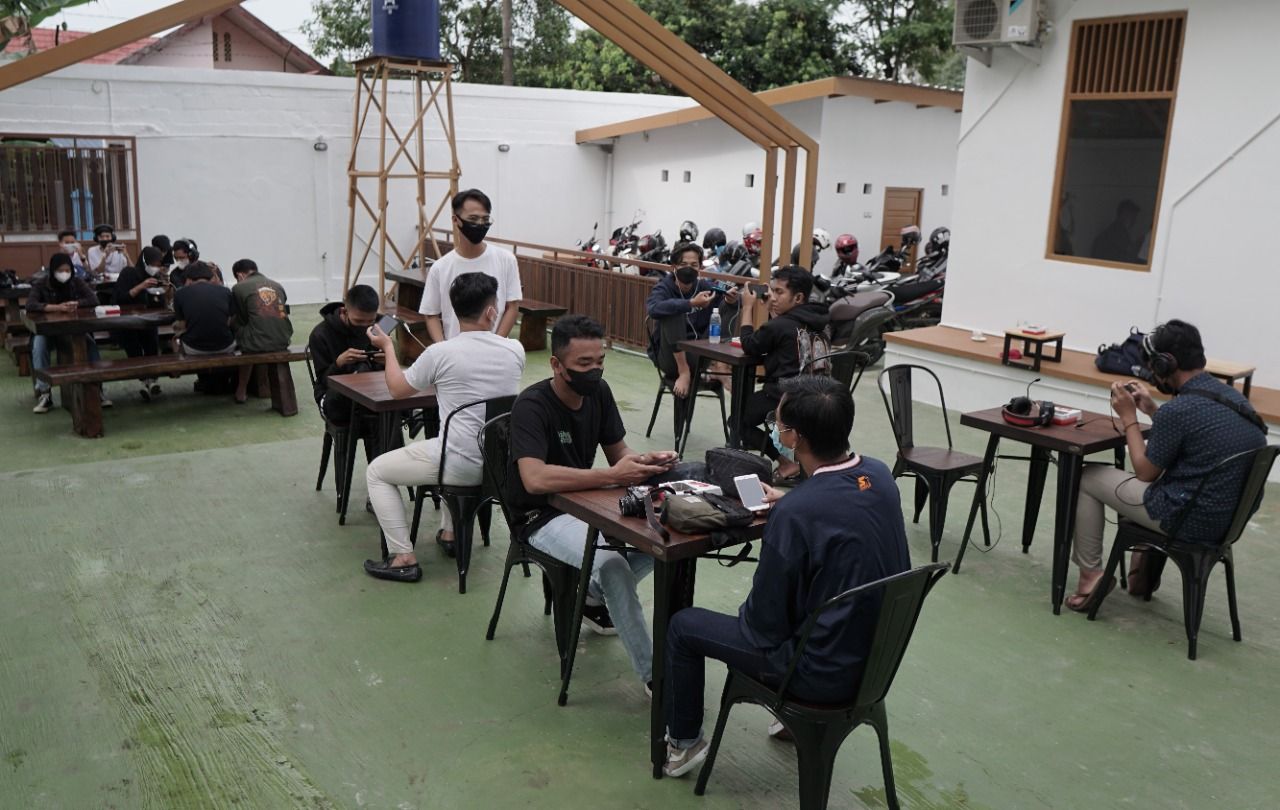 Komunitas esport Kill The LAst Banjarmasin melalui AB Esport Team mengadakan scrim atau fun match, khusus untuk membernya di Epigraf Café, yang menjadi basecamp baru mereka pada Kamis (8/7/2021).