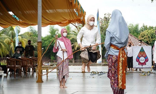 Pentas-Kaulinan-Tradisional-Jabar-Bergerak-Cetak-Rekor-Muri.jpg