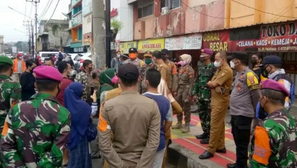 Salah Informasi, Pedagang Bambu Kuning Ingin Buka Toko saat PPKM Darurat