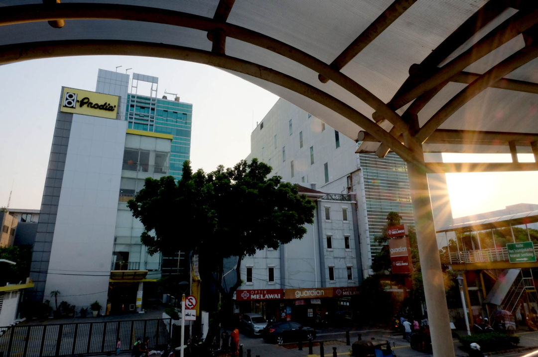 Suasana gedung Health Care Prodia Tower di Jalan Kramat Raya, Senen, Jakarta, Jum'at, 16 Juli 2021. Foto: Ismail Pohan/TrenAsia