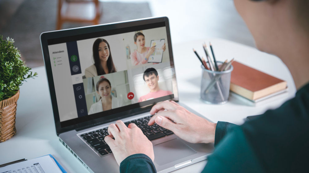 Cara Menjaga Kesehatan Saat Harus Bekerja dari Rumah