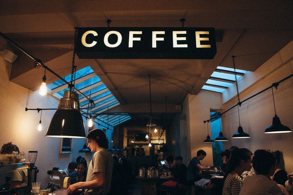 coffee-shop-1149155_1920.jpg
