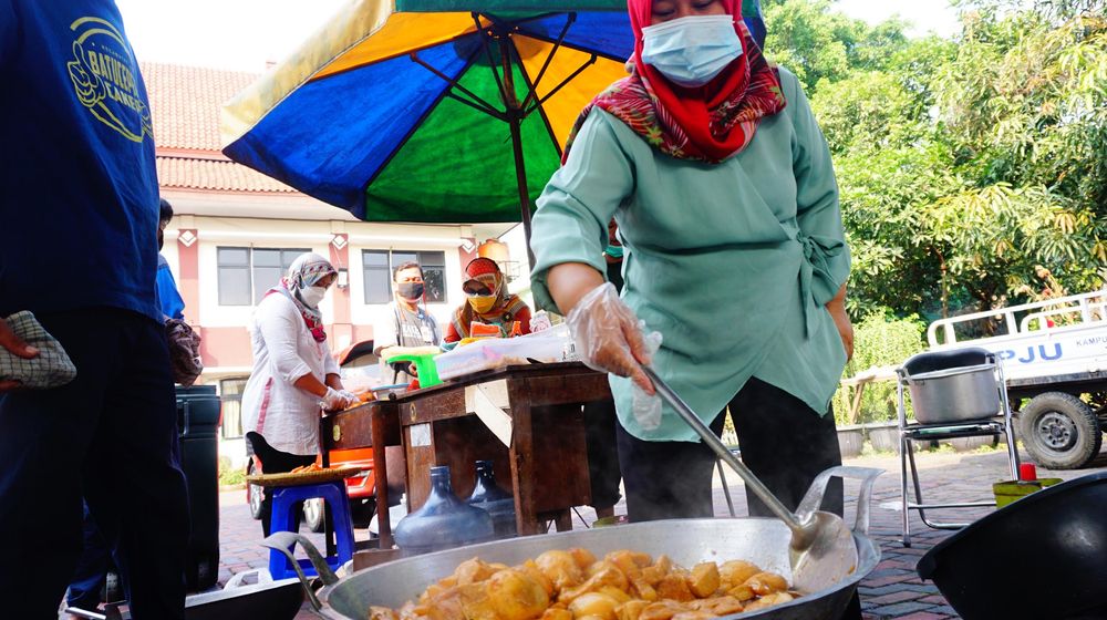 Buka Dapur Umum Untuk Bantu War.jpg