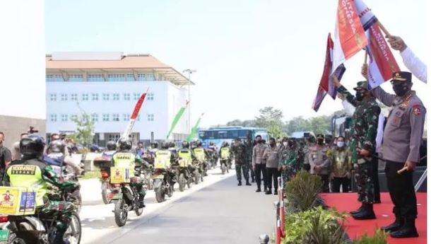 Polri Sebar 458 Ton Beras dan 15.000 Paket Sembako untuk Masyarakat Banten Terdampak PPKM Darurat