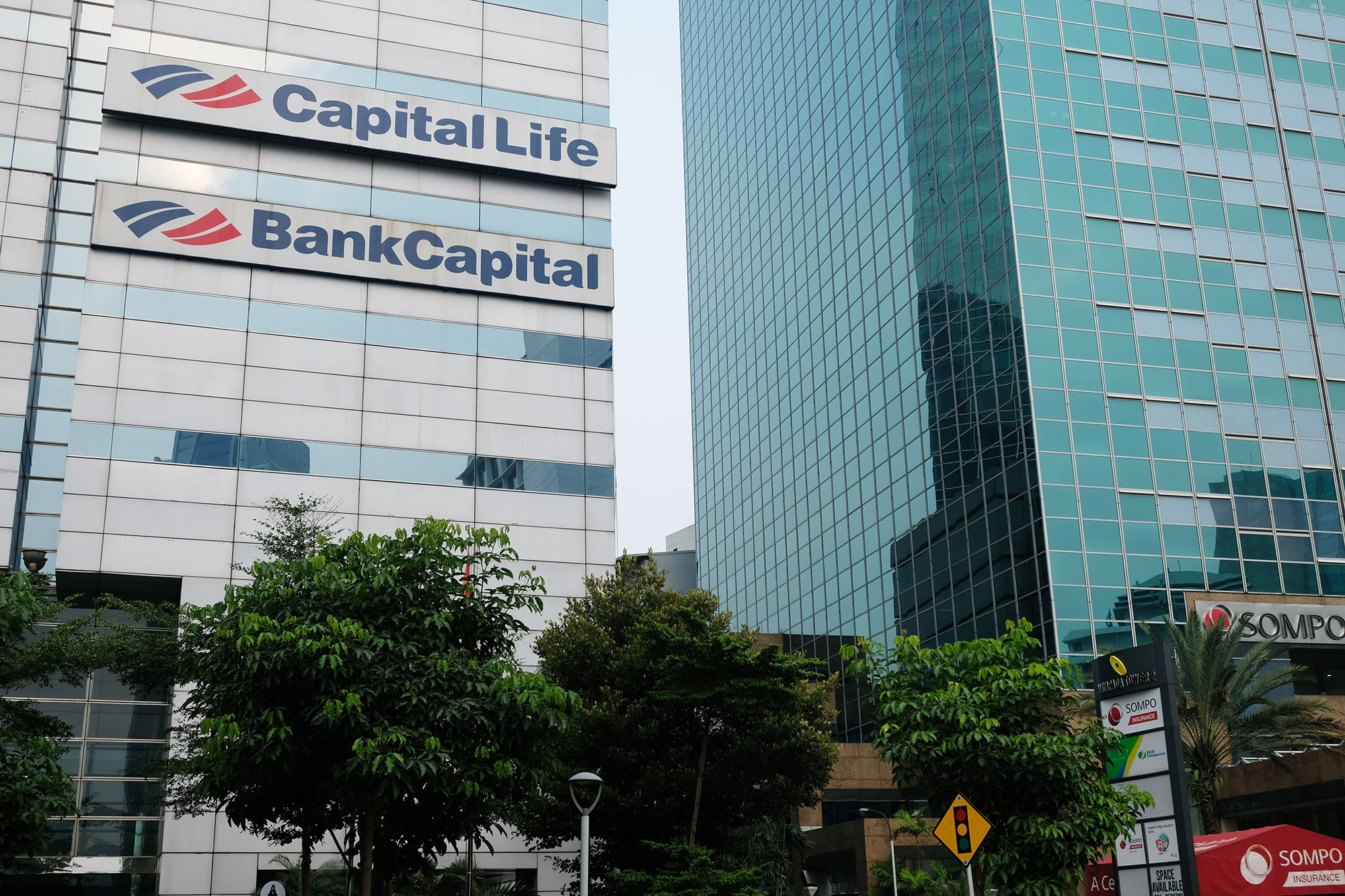 Kantor Bank Capital dan asuransi Capital Life di Jakarta. Foto: Ismail Pohan/TrenAsia