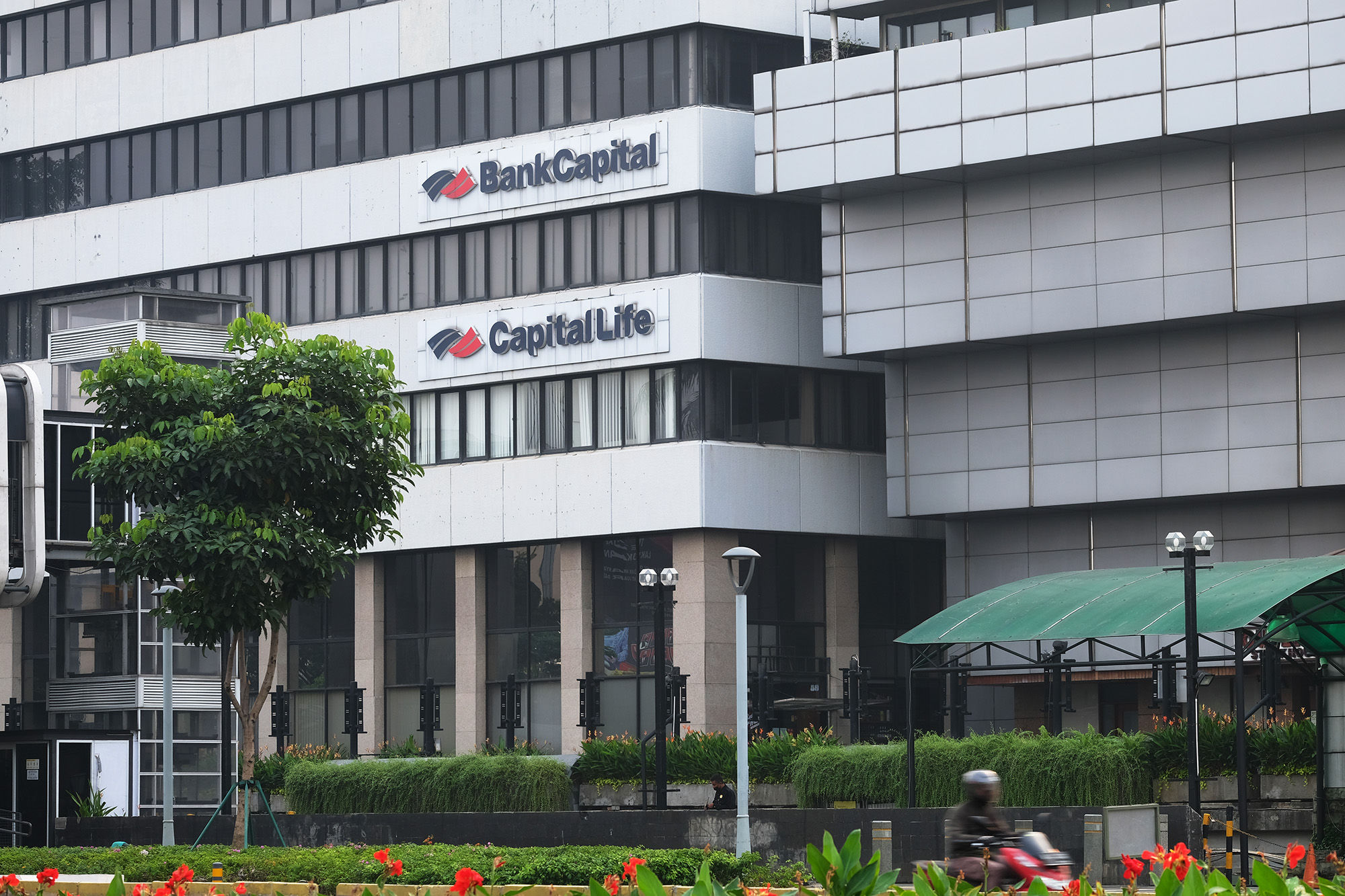 Kantor Bank Capital dan asuransi Capital Life di Jakarta. Foto: Ismail Pohan/TrenAsia