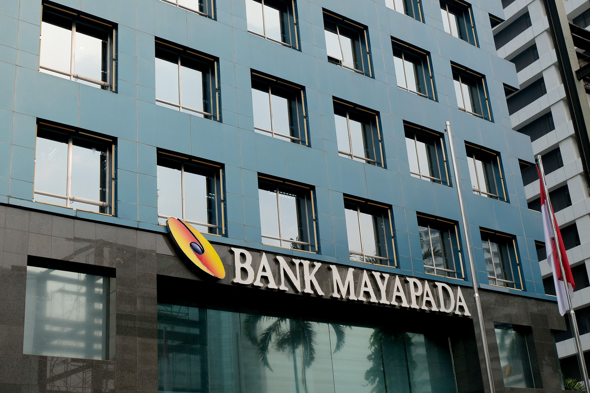 Gedung Bank Mayapada di kawasan Jalan Sudirman, Jakarta. Foto: Ismail Pohan/TrenAsia