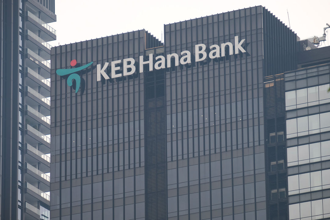 Gedung KEB Hana Bank di kawasan Semanggi, Jakarta. Foto: Ismail Pohan/TrenAsia