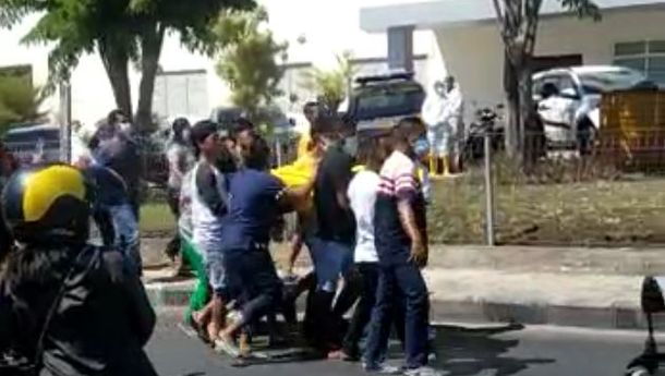 Sekelompok Warga Kupang Rebut Paksa Jenazah Terpapar Covid dari RS Siloam Kupang