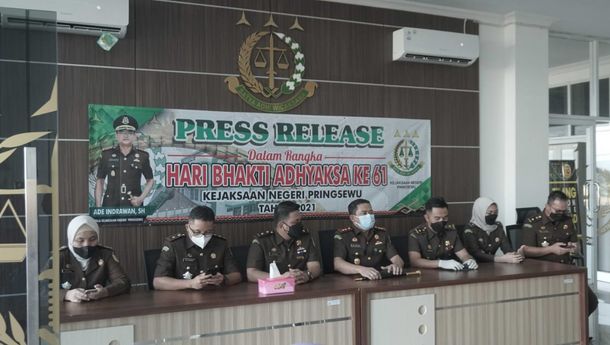 Hari Bakti Adhyaksa Ke-61, Kejari Pringsewu  Berikan Bantuan Mobil Ambulans