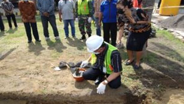 Bupati  Ende Lakukan Peletakan Batu Pertama Pembangunan Kawasan Bahari Kota Raja