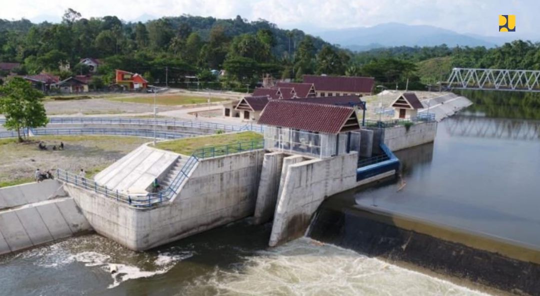 Konstruksi Bendung Baliase memiliki tubuh bendung dengan lebar 100 meter, lebar mercu 83,5 meter dan tinggi mercu 4 meter (terhadap lantai depan). Foto: Kementerian PUPR