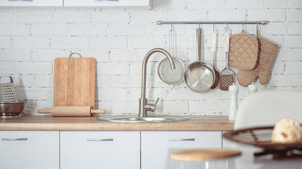 tips sederhana, murah, dan cerdas yang dapat membuat dapur Anda jadi tampak lebih luas