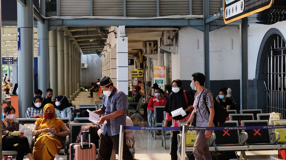 Penumpang Stasiun Senen .jpg