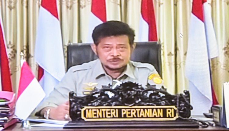 Menteri Pertanian Syahrul Yasin Limpo memberikan keterangan pers usai mengikuti Rapat Terbatas mengenai Pinjaman KUR Pertanian melalui konferensi video, Senin (26/07/2021). 