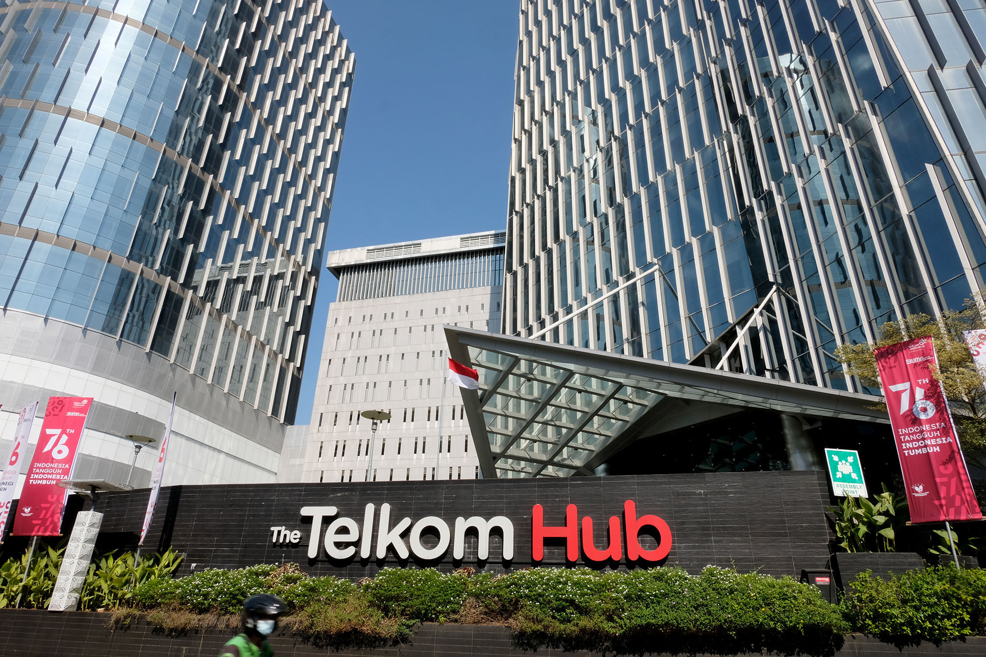 Gedung kantor Telkom di kawasan Gatot Subroto, Jakarta. Foto: Ismail Pohan/TrenAsia