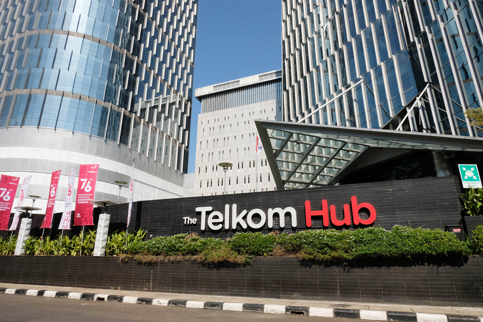 Gedung kantor Telkom di kawasan Gatot Subroto, Jakarta. Foto: Ismail Pohan/TrenAsia