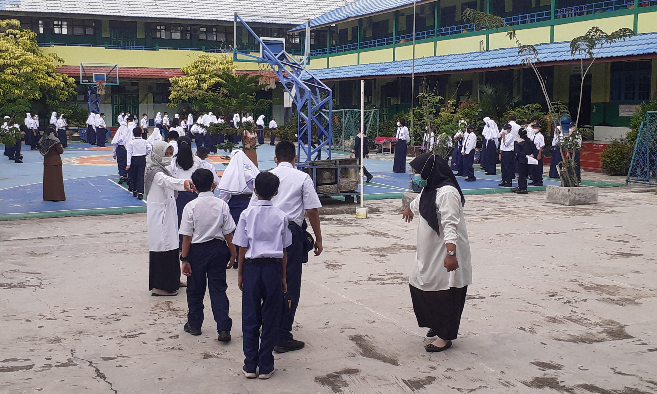 Aktivitas pada salah satu SMP di Kota Banjarmasin semasa PTM.