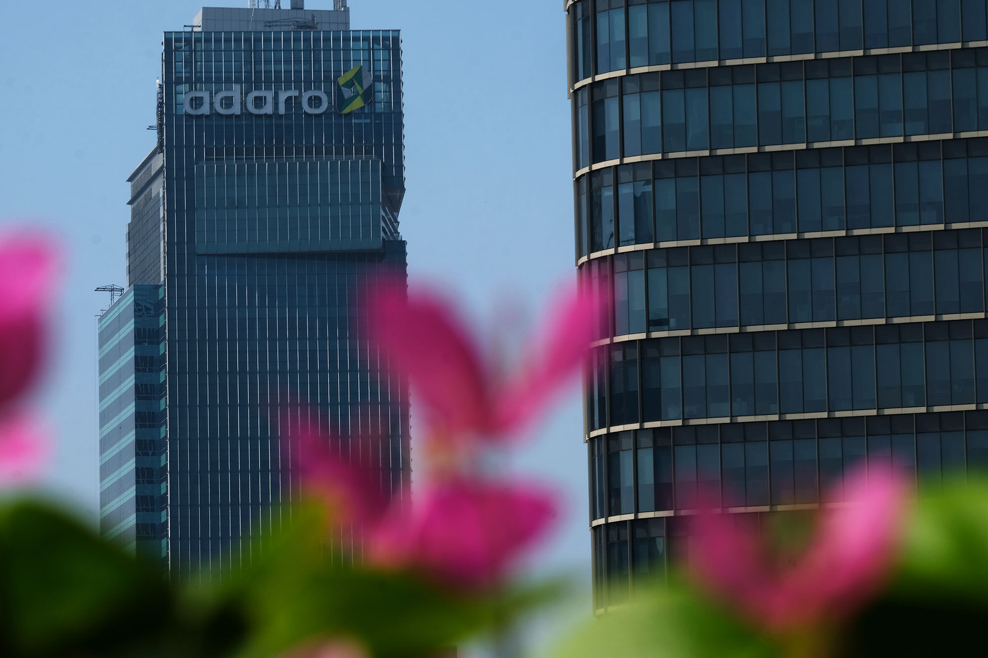 Gedung Adaro Energy di Jalan Rasuna Said, Kuningan, Jakarta. Foto: Ismail Pohan/TrenAsia