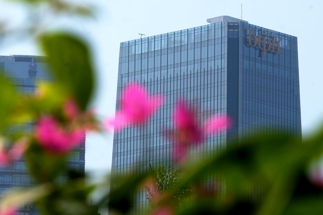 Gedung kantor Bank BTPN di kawasan Mega Kuningan, Jakarta. Foto: Ismail Pohan/TrenAsia