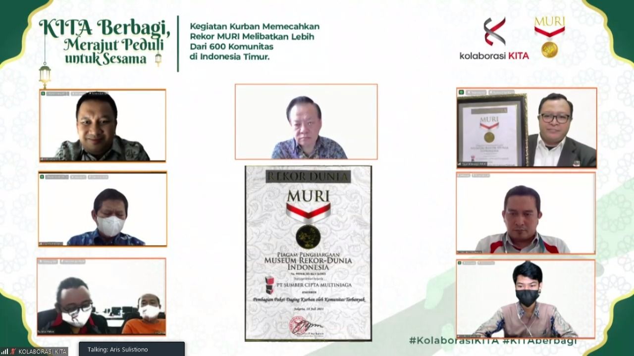 Kolaborasi KITA kembali menerima penghargaan dari MURI setelah meraih rekor dengan tajuk Pembagian Paket Daging Kurban Terbanyak Oleh Komunitas. Penyerahan piagam MURI dilakukan secara virtual oleh Manajer Senior MURI, Awan Rahargo kepada Bapak Komunitas Indonesia, Suharto pada Rabu (28/7/2021).
