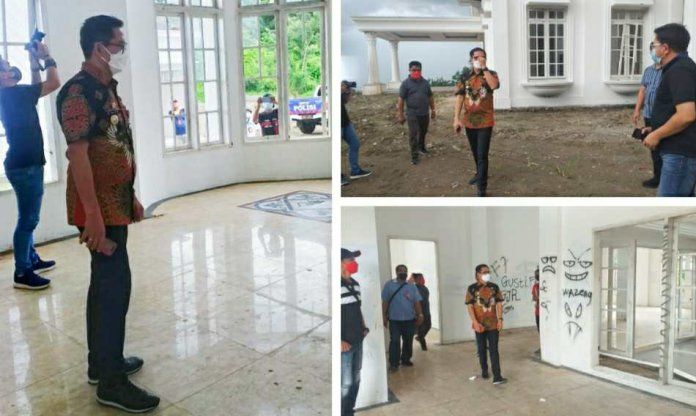 Bupati Minahasa Utara, Joune Ganda saat meninjau rumah dinas. (Foto:istimewa)