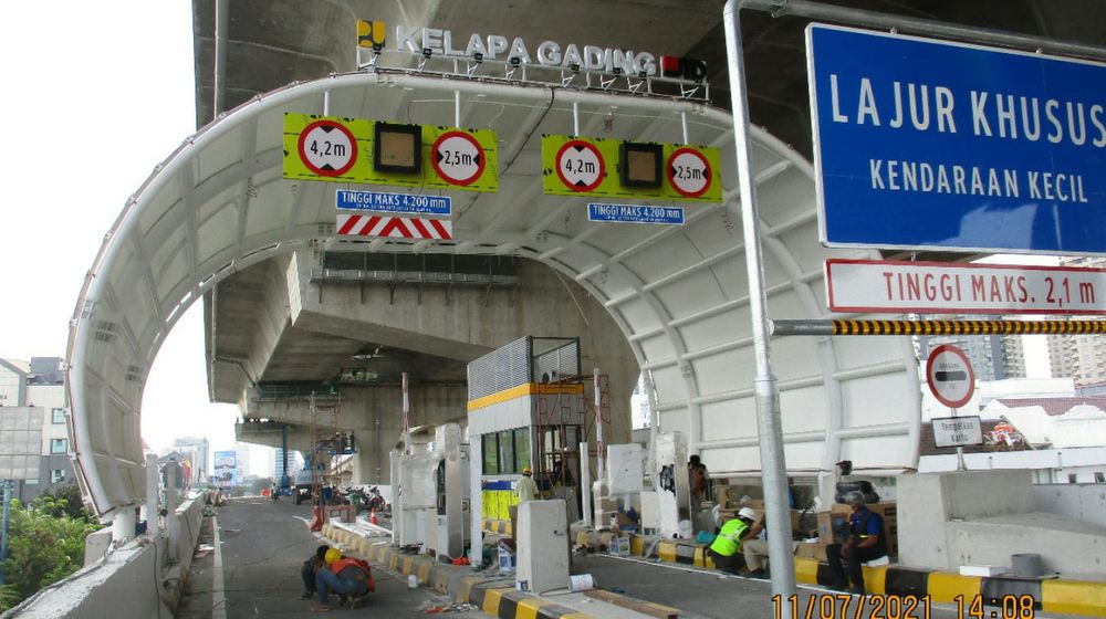 <p>Tol Layang Dalam Kota Seksi Kelapa Gading-Pulo Gebang ini akan terkoneksi dengan JORR Seksi E yang menghubungkan konektivitas Kawasan Ekonomi Khusus (KEK) Marunda dan menunjang akses Pelabuhan Tanjung Priok. (Foto: Kementerian PUPR)</p>
