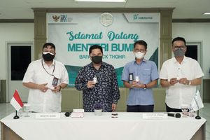 <p>Menteri BUMN Erick Thohir saat berkunjung ke pabrik farmasi PT Indofarma Tbk (INAF) yang memproduksi obat Ivermectin / Dok. Kementerian BUMN</p>
