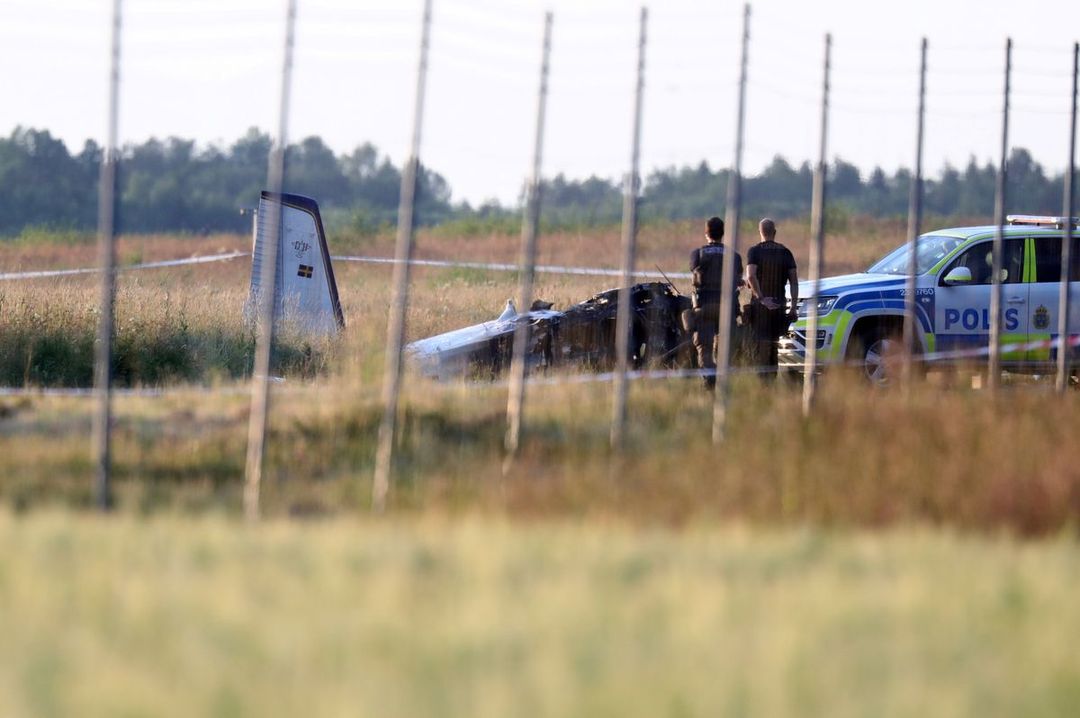 <p>Kecelakaan pesawat yang membawa penerjun payung di swedia. Sumber;Reuters</p>
