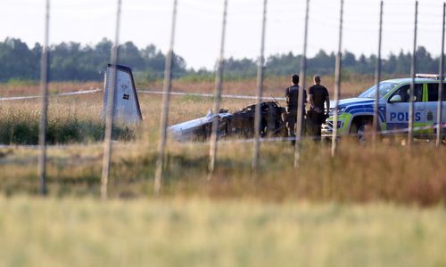 <p>Kecelakaan pesawat yang membawa penerjun payung di swedia. Sumber;Reuters</p>