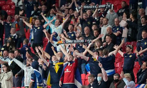 <p>Pendukung Skotlandia memadati STadion Wembley, Inggris saat pertandingan Inggris melawan Skotlandia/ Reuters</p>
