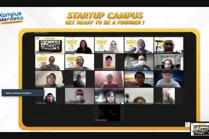 <p>Melalui Startup Campus, Ahmad Zaky Foundation dan partner ingin memfasilitasi para mahasiswa untuk mendapat pengalaman langsung diluar kampus dengan pelatihan yang bersertifikasi. (Foto: tangkapan layar Zoom)</p>
