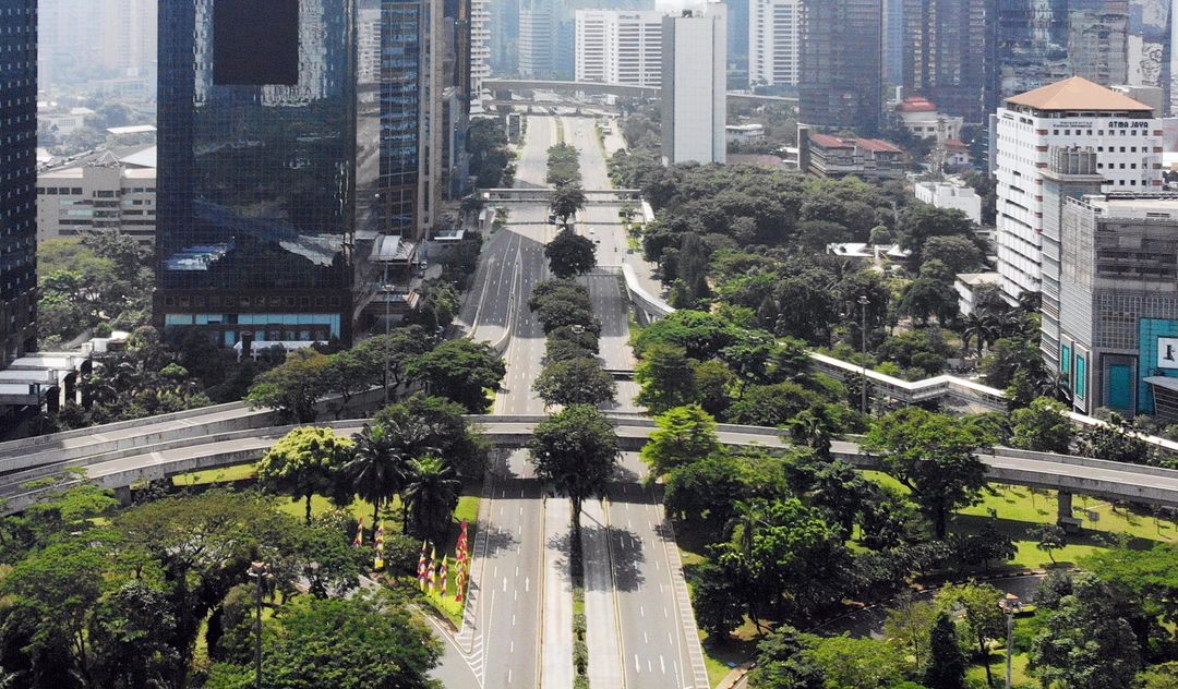 <p>Suasana Jl Sudirman &#8211; Thamrin yang di tutup saat hari pertama pemberlakuan PPKM Darurat mulai tanggal 3 &#8211; 20 Juli 2021. Foto : Panji Asmoro/TrenAsia</p>
