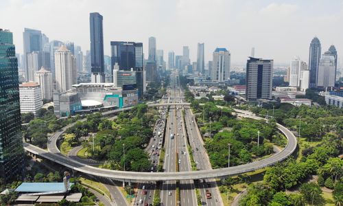 <p>Suasana di kawasan lingkar Semanggi saat hari pertama pemberlakuan PPKM Darurat mulai tanggal 3 &#8211; 20 Juli 2021. Foto : Panji Asmoro/TrenAsia</p>
