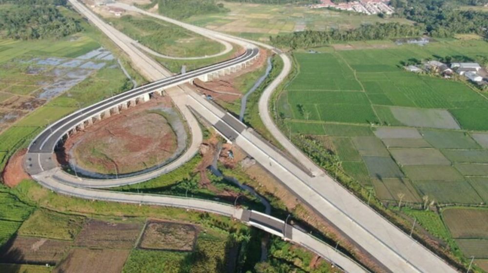<p>Pembangunan Tol Serang-Panimbang dikerjakan dengan skema kerja sama pemerintah dan badan usaha (KPBU) dengan total nilai investasi Rp8,58 triliun. Pembangunan seksi 1-2 menjadi porsi PT Wijaya Karya Serang Panimbang dan seksi 3 menjadi porsi pemerintah. (Foto: Kementerian PUPR)</p>