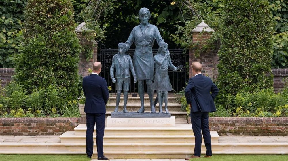 Baru saja diresmikan, inilah makna di balik pakaian pada patung Putri Diana