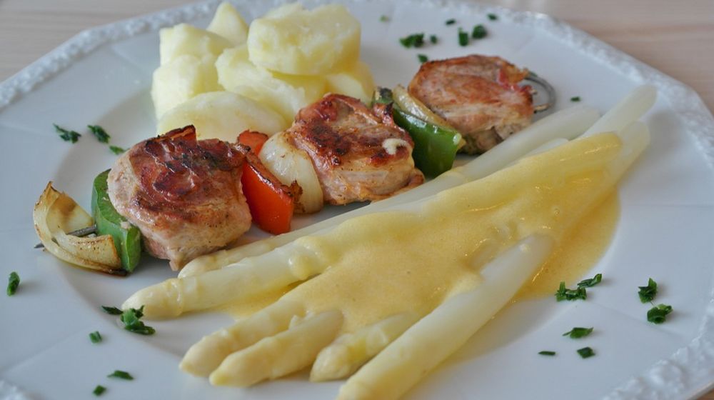 Viral di Twitter akibat tak sengaja makan babi, inilah cara yang dapat digunakan untuk mengetahui makanan yang mengandung babi agar tak keliru.