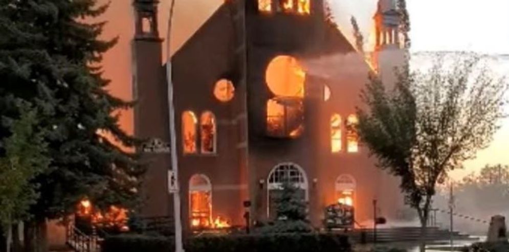 GEREJA KATOLIK TERBAKAR.JPG