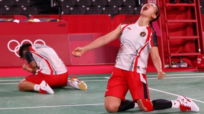 Ganda putri andalan Indonesia Greysia dan Apriyani di Olimpiade Tokyo 2020 mengalahkan pasangan China, Chen Qingchen/Jia Yifan dengan skor  21-19 dan 21-15 di Lapangan 1 Forest Sport Plaza, Tokyo, Jepang pada pada Senin, (2/8) 