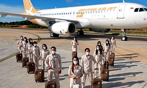 Kru Pesawat Tampil Trendi, Trik Super Air Jet Rusdi Kirana Gaet Penumpang Milenial.jpg