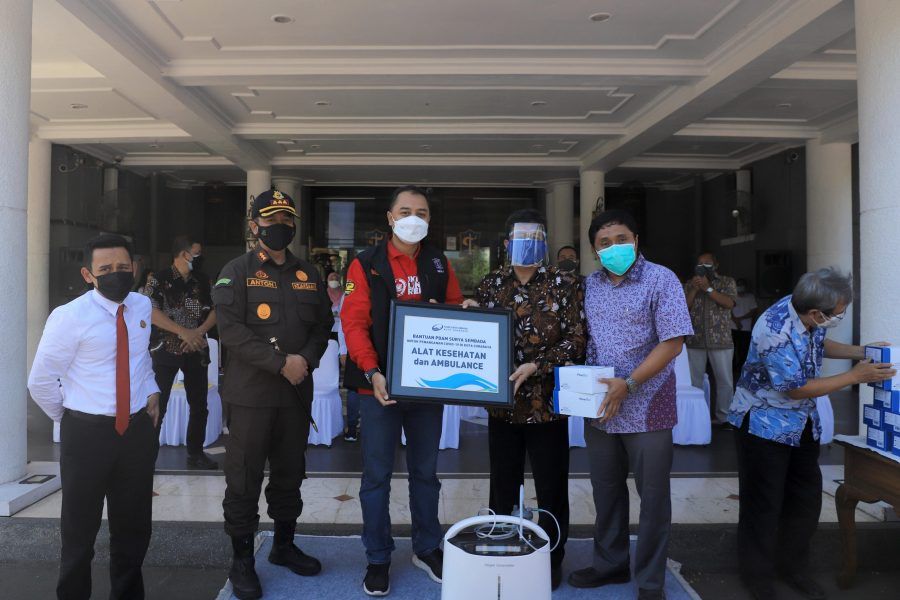 Salah satu bantuan yang diterima Pemkot Surabaya dan diterima Wali Kota Eri Cahyadi