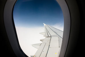 Ternyata Ini Tujuan Tersembunyi Mengapa Jendela Pesawat Berbentuk Bulat