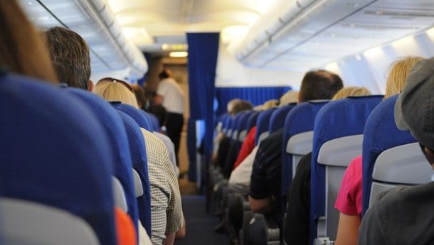 Tujuan Tersembunyi! Berikut Ini Alasan Kenapa Kursi Penumpang di Pesawat Kebanyakan Berwarna Biru