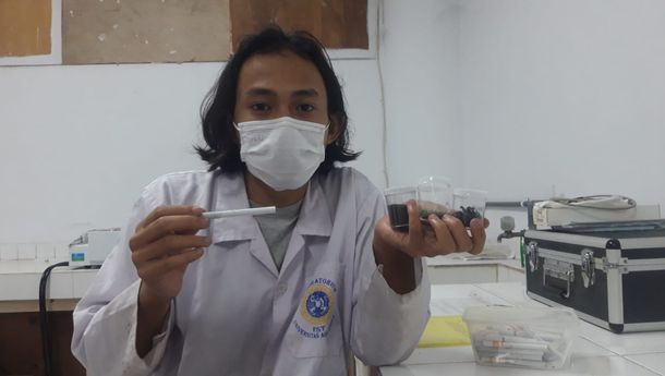 Lima Mahasiswa Unair Modifikasi Filter Rokok untuk Kurangi Kerusakan Paru-paru