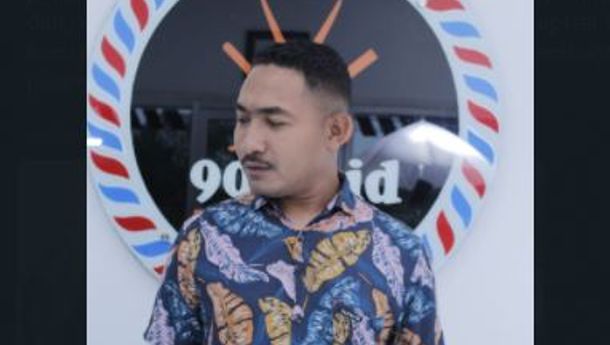 Rasakan Bedanya  Mencukur Rambut di '90'S Kid Barbershop' Maumere