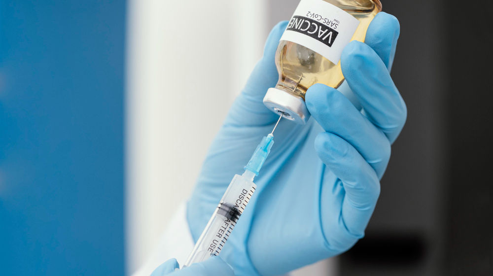 doctor-getting-ready-vaccine-patient.jpg